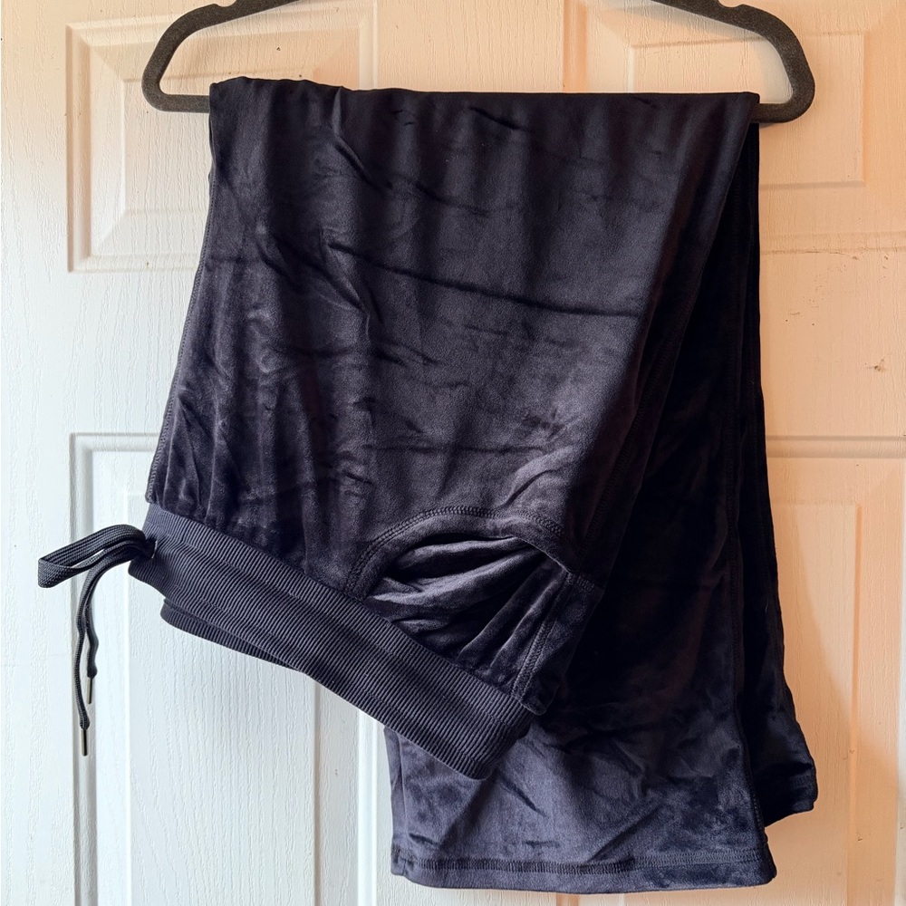 LuLaRoe Black Cozy Crystal Capri Joggers 3x